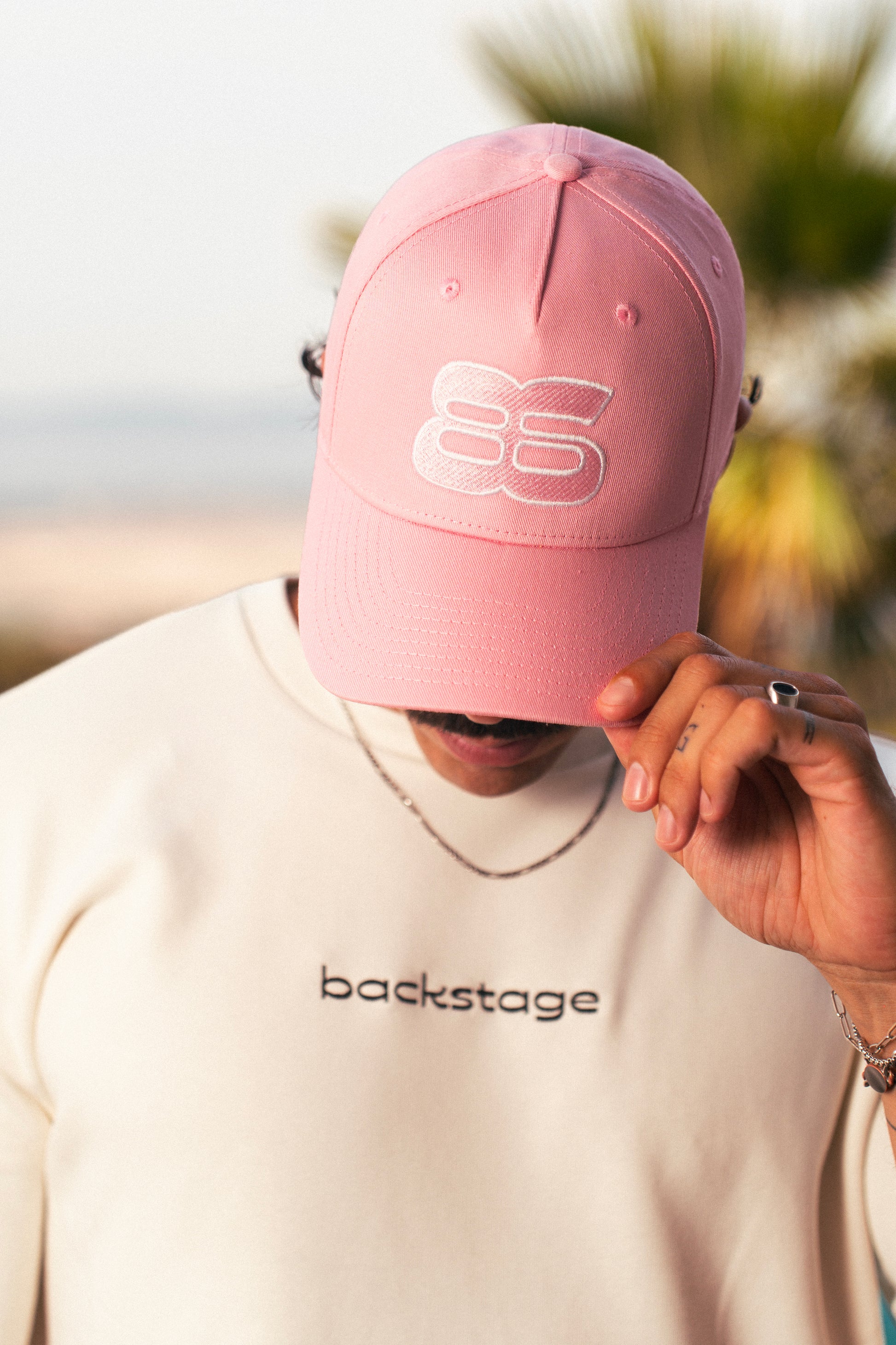 Casquette rose brodée Backstage 5 panneaux vue de face