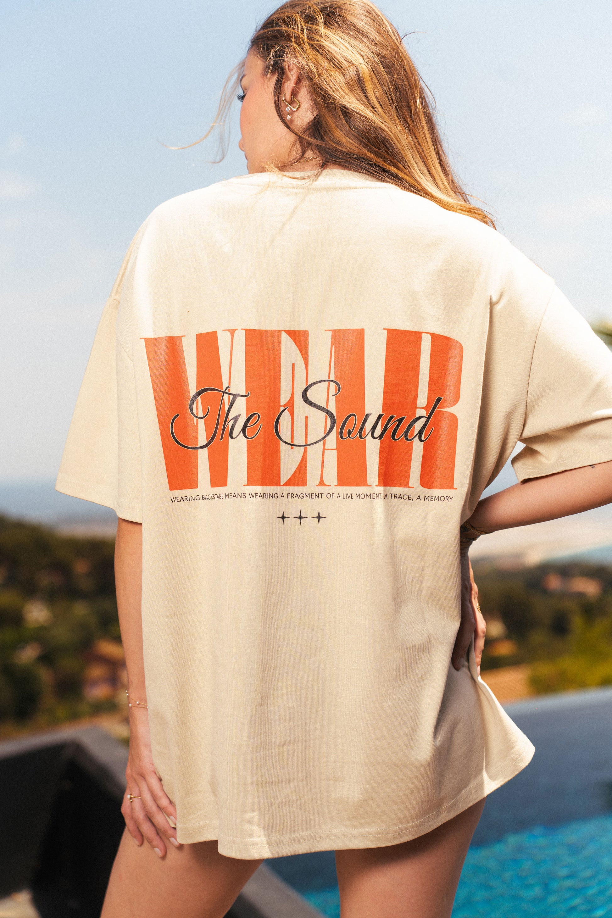 T-shirt oversize Wear The Sound beige Backstage vue de face