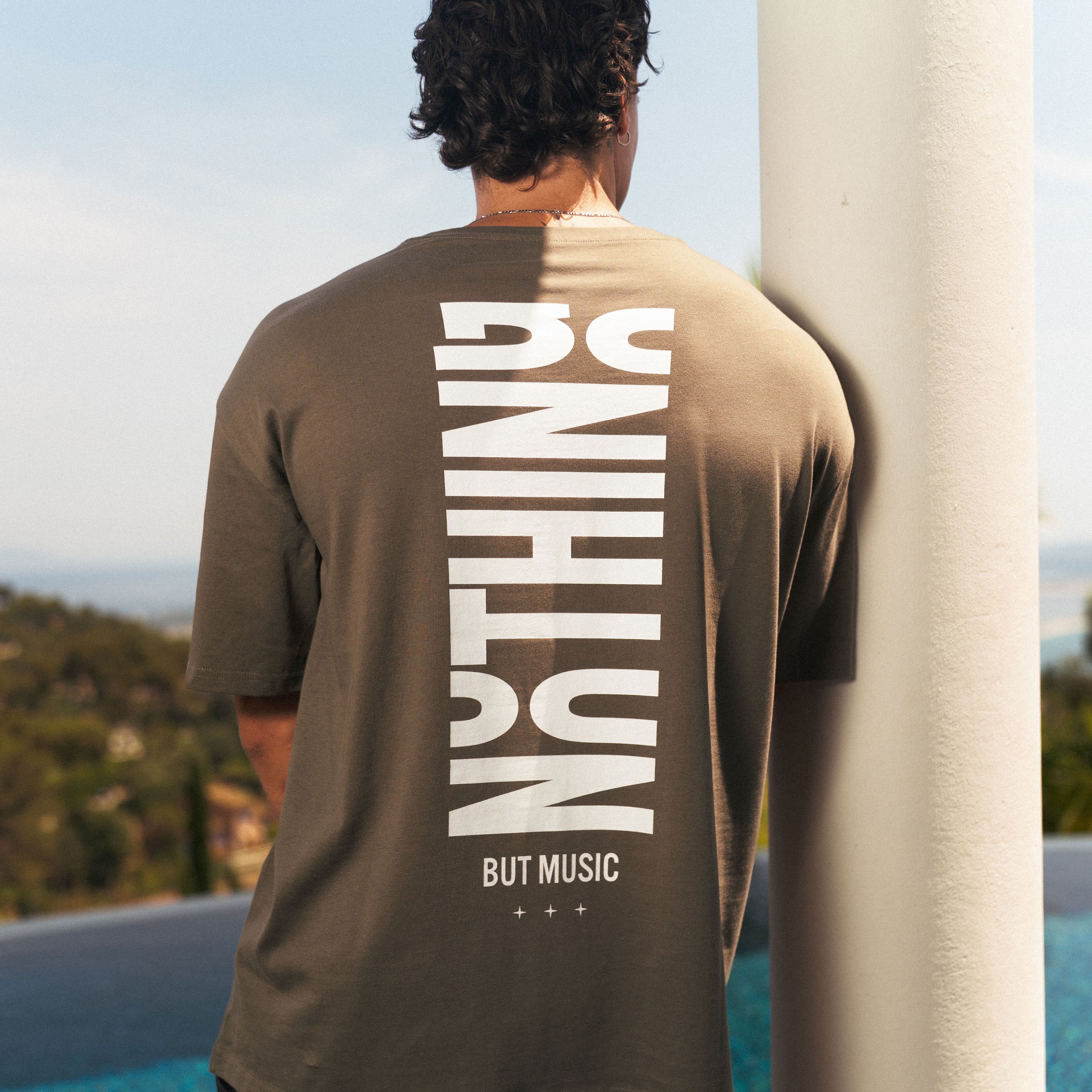T-shirt oversize Nothing kaki Backstage vue de face
