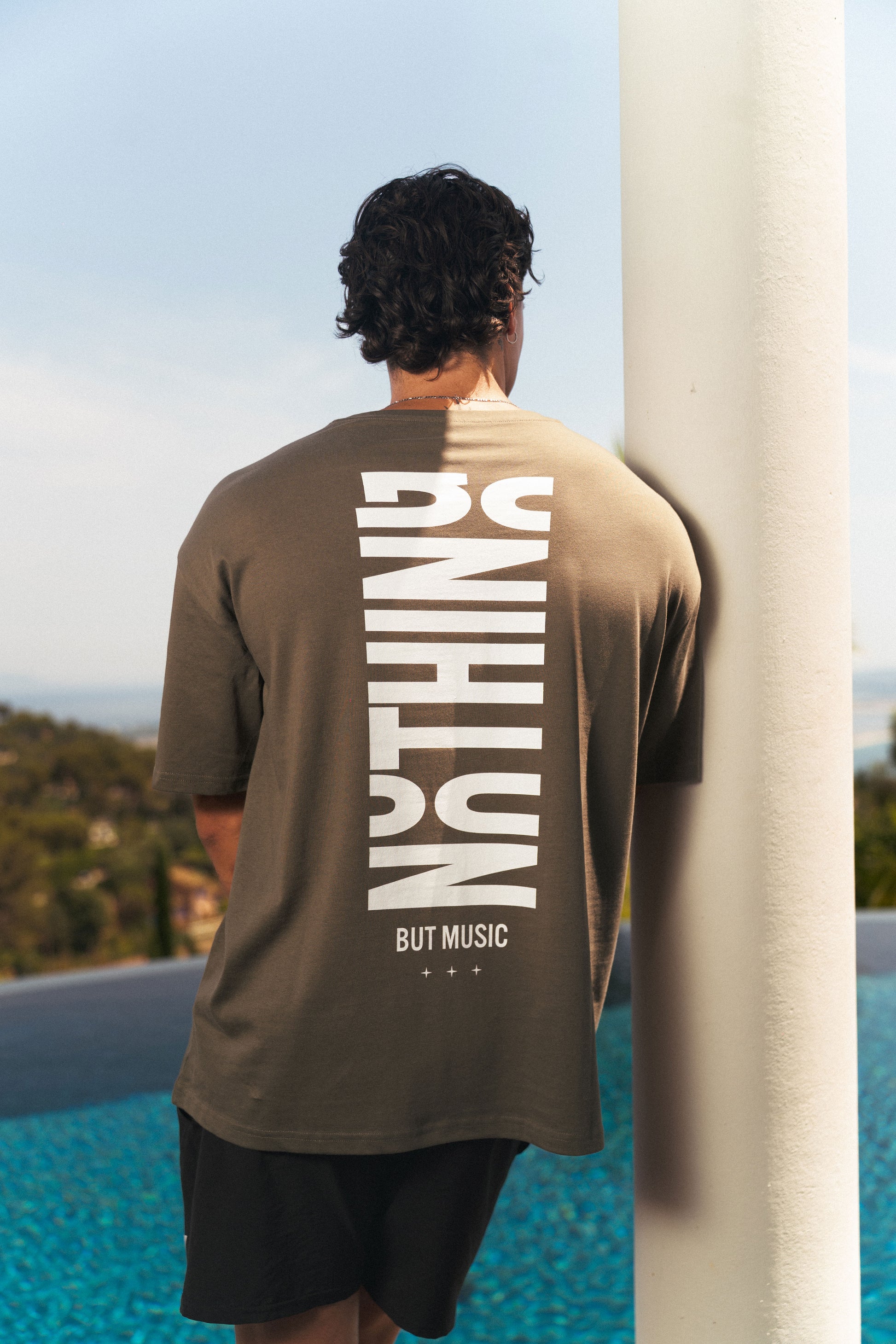 T-shirt oversize Nothing kaki Backstage vue de face