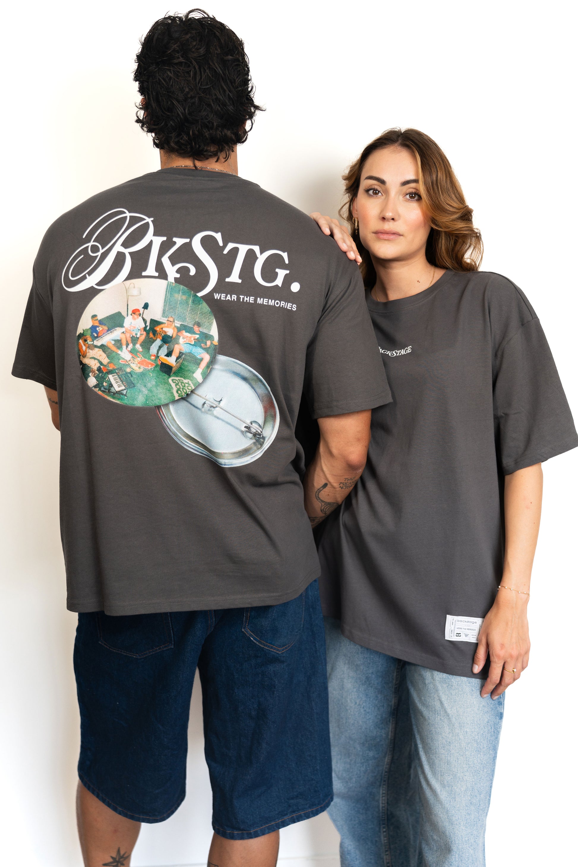 T-shirt oversize Memories gris Backstage porté de dos