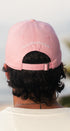 Casquette rose brodée Backstage en situation streetwear