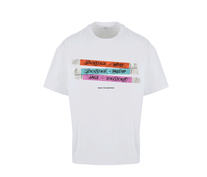 T-shirt Pass Backstage à plat sur fond neutre